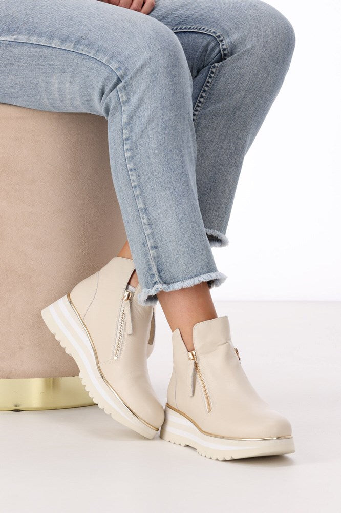 Django & Juliette Evol Milk