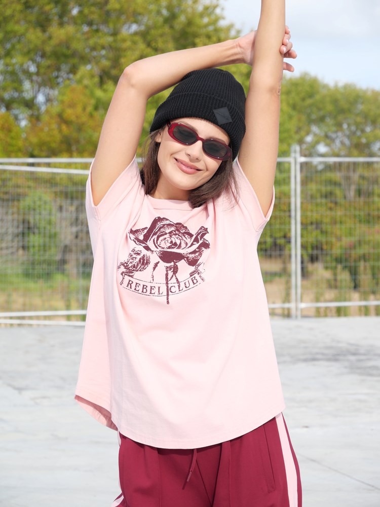 Rebel Club Merlot Rose Capsleeve Tee Pink