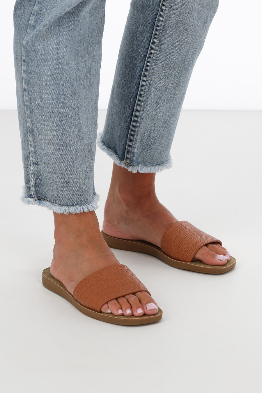 Cherry Lane Alyssia Slide Tan