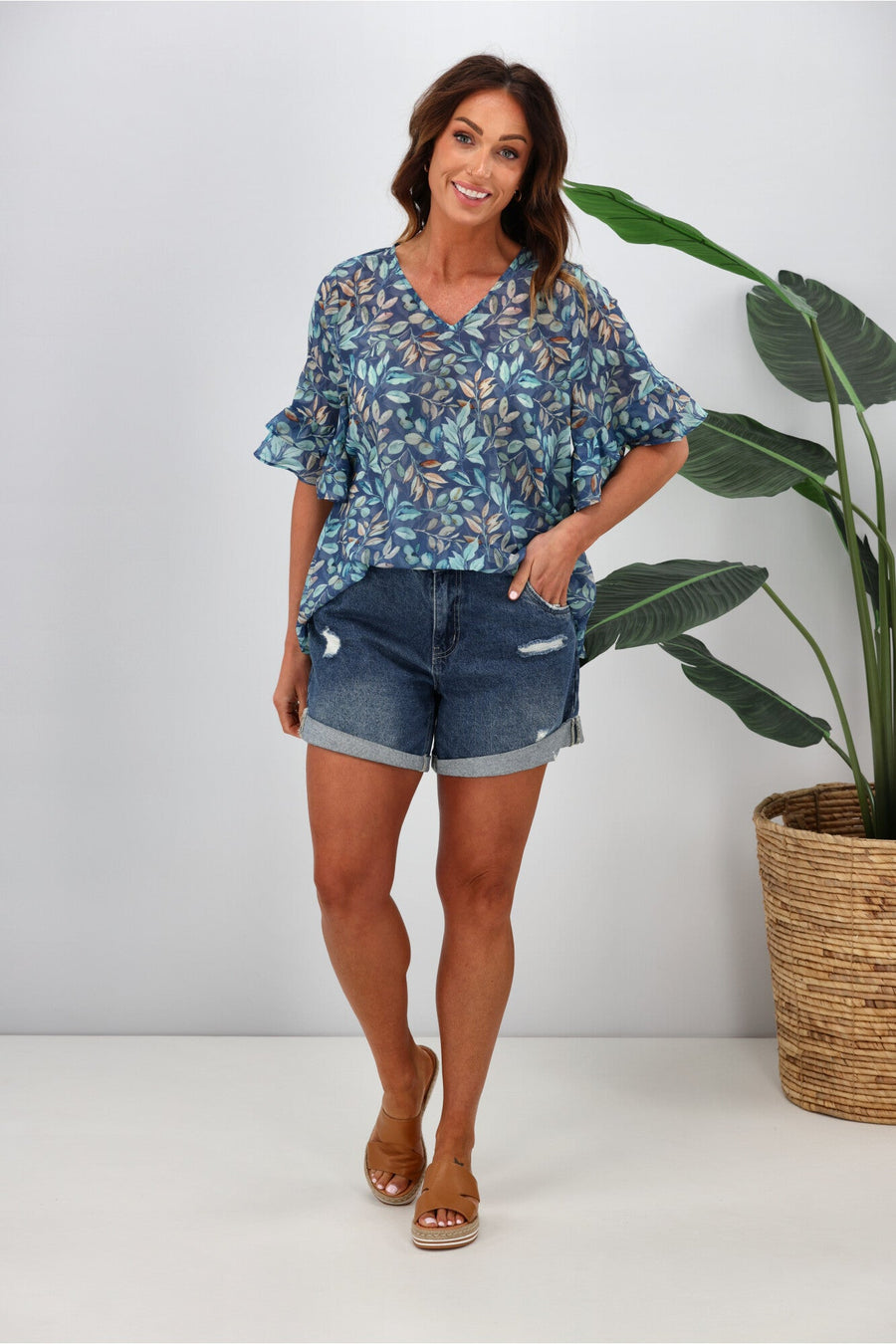 Gloss by Shine On Harper Frill Sleeve Top Blue Leaf Print